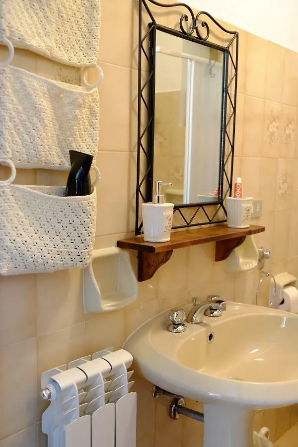 Il Villino Apartment San Colombano Certenoli Italy